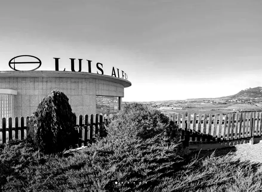 Fachada Luis Alegre