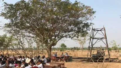 Una escuela en Tahen, Camboya A school in Tahen, Cambodia